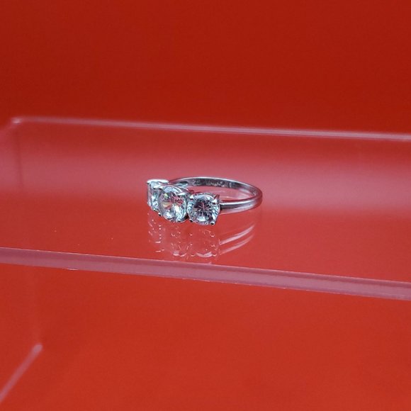 Size 6 925 Sterling Silver Cute Triple Cubic Zirconia Ring - Picture 3 of 8